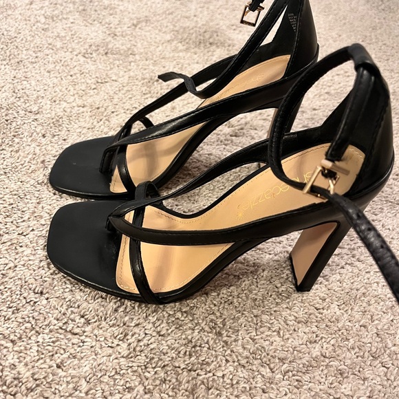 Shoe Dazzle. Great condition, like new. Worn once, for a couple of hours. - Picture 3 of 5